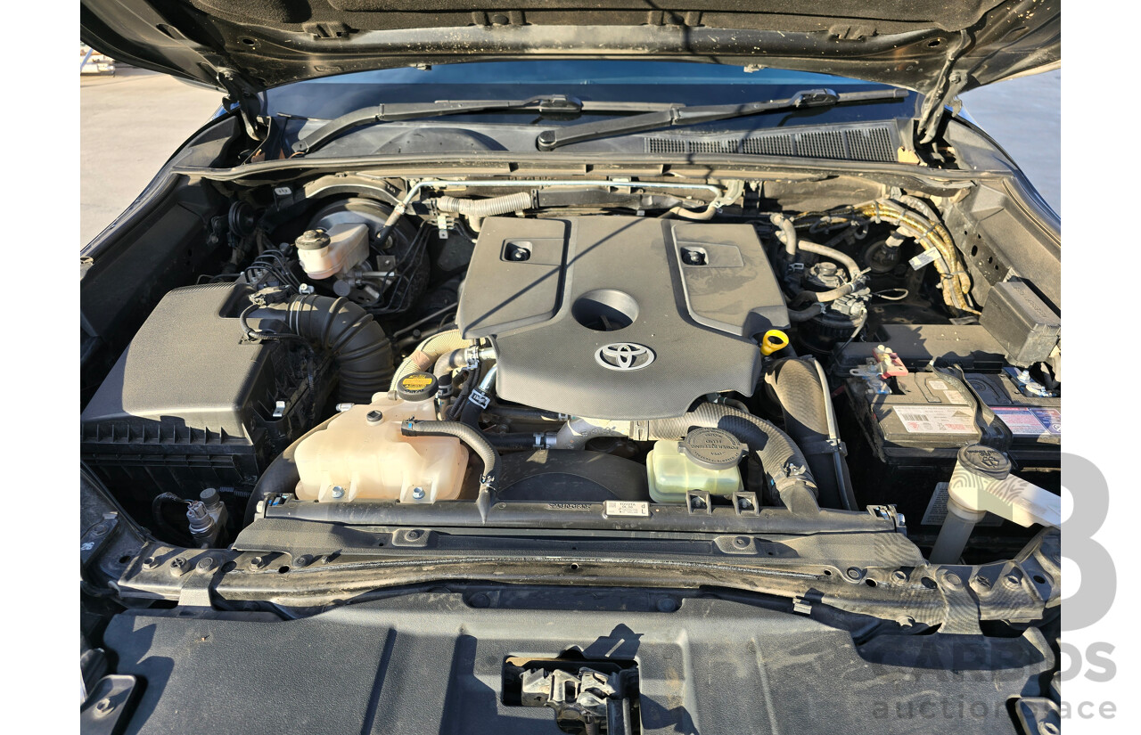 6/2016 Toyota Hilux SR5 (4x4) N80 GUN126R Dual Cab Utility Eclipse Black Turbo Diesel 2.8L