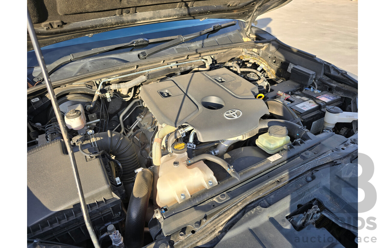 6/2016 Toyota Hilux SR5 (4x4) N80 GUN126R Dual Cab Utility Eclipse Black Turbo Diesel 2.8L