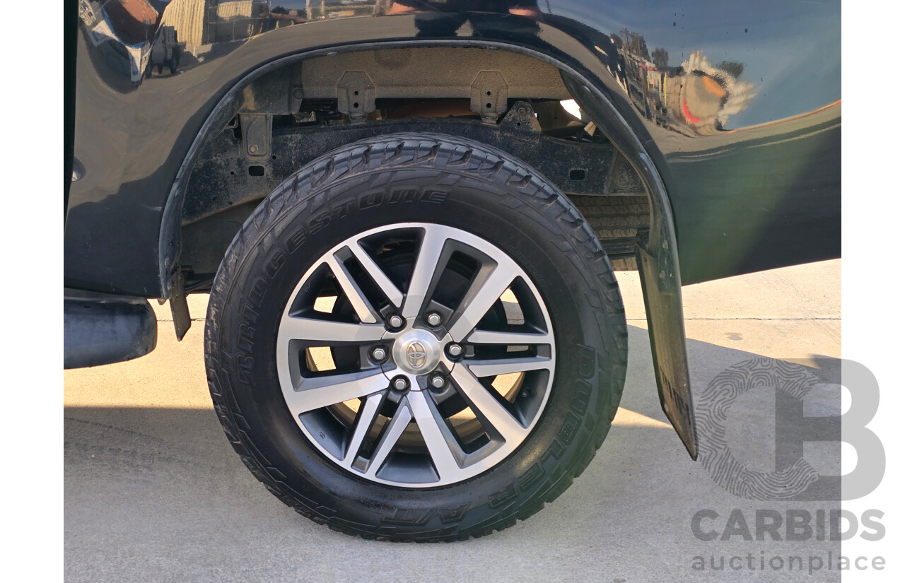 6/2016 Toyota Hilux SR5 (4x4) N80 GUN126R Dual Cab Utility Eclipse Black Turbo Diesel 2.8L