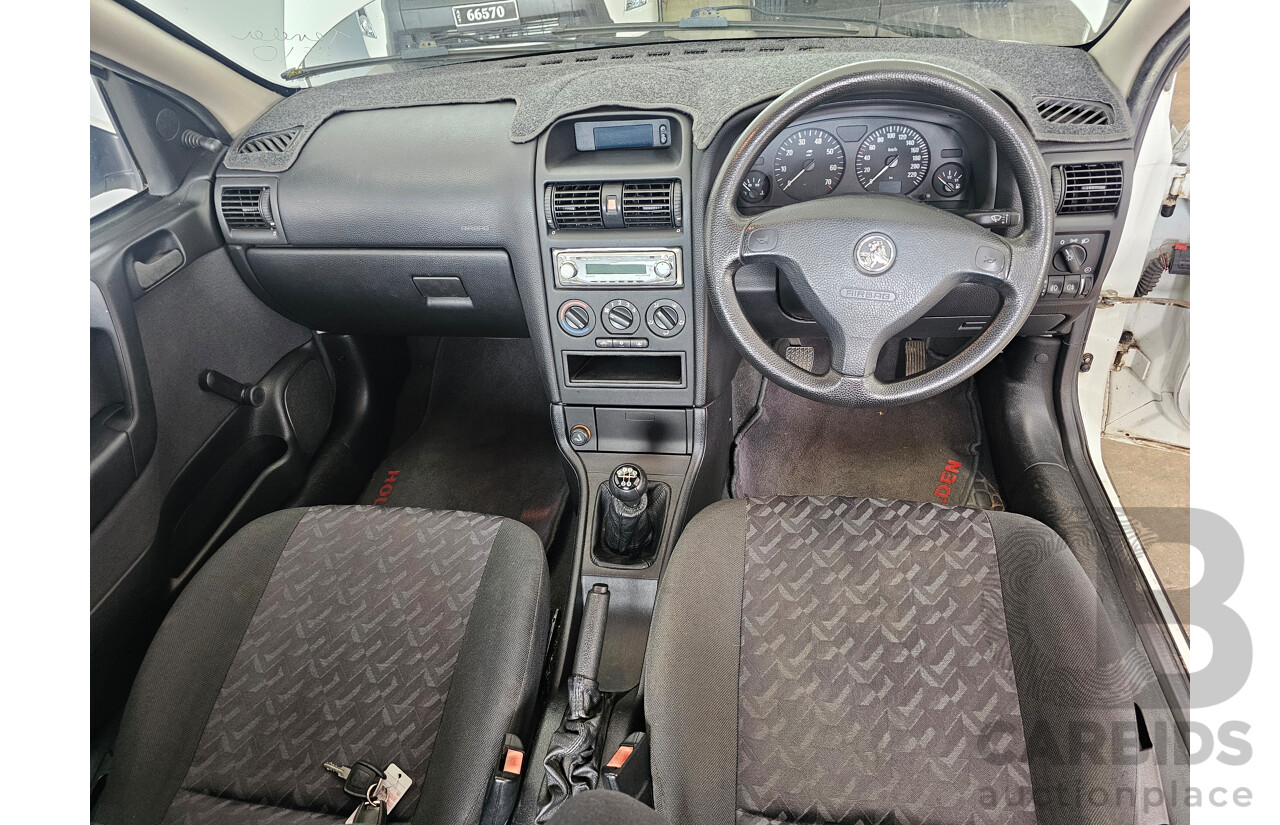 8/2002 Holden Astra Equipe TS 5d Hatchback White 1.8L
