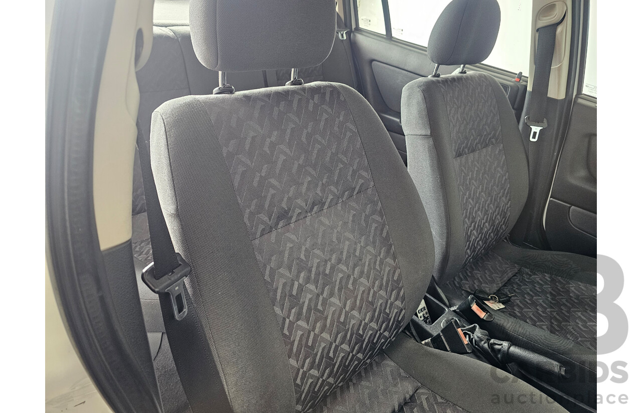 8/2002 Holden Astra Equipe TS 5d Hatchback White 1.8L