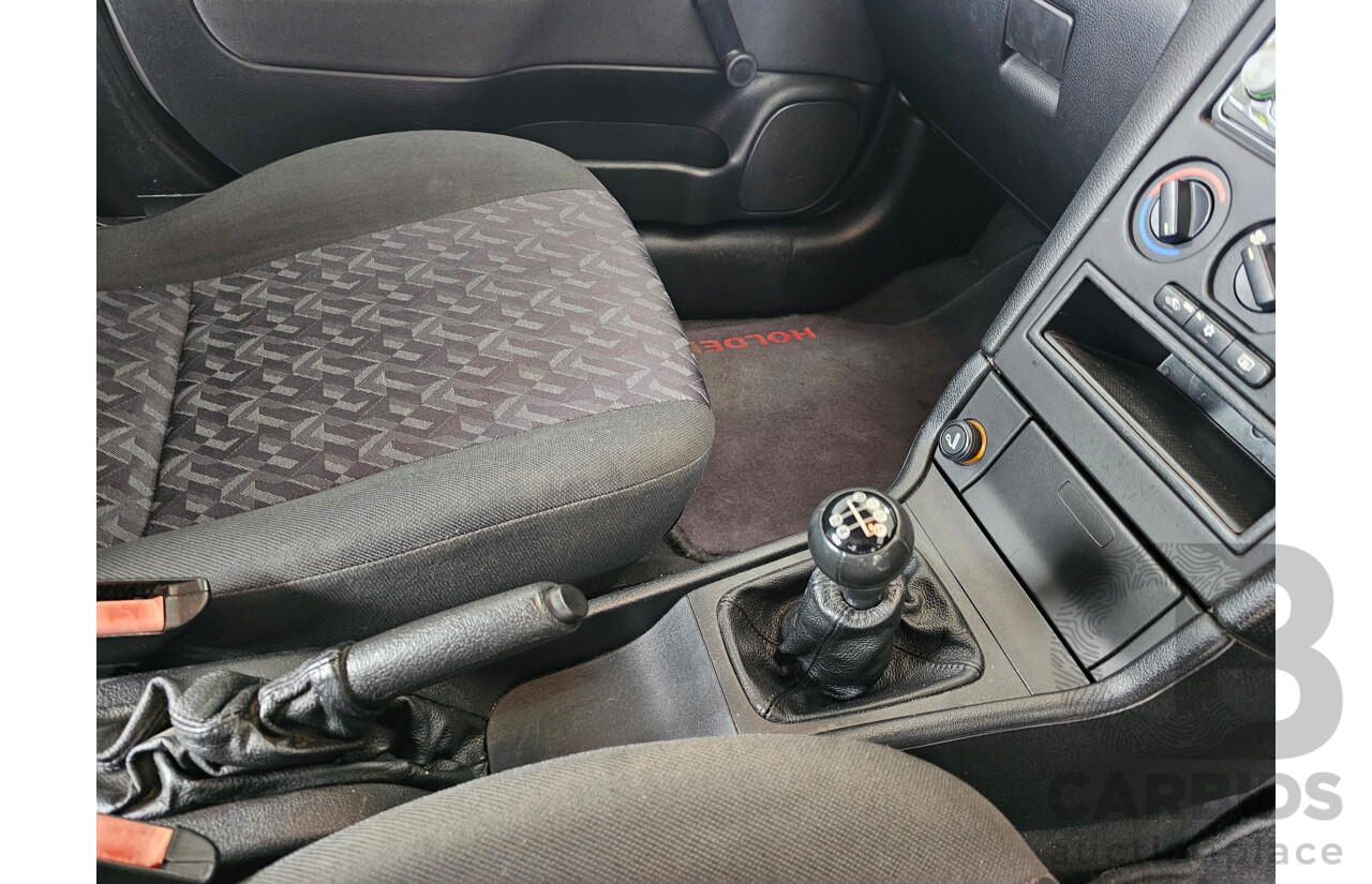 8/2002 Holden Astra Equipe TS 5d Hatchback White 1.8L