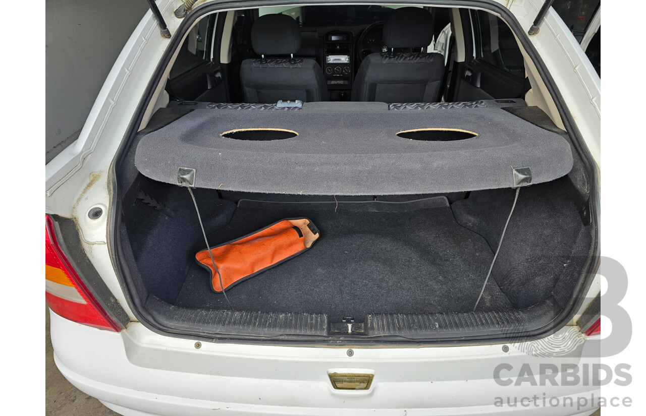 8/2002 Holden Astra Equipe TS 5d Hatchback White 1.8L