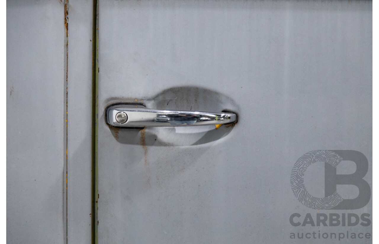 Circa 1970 Volkswagen Kombi Type 2 T2 Lowlight Van 1.6L