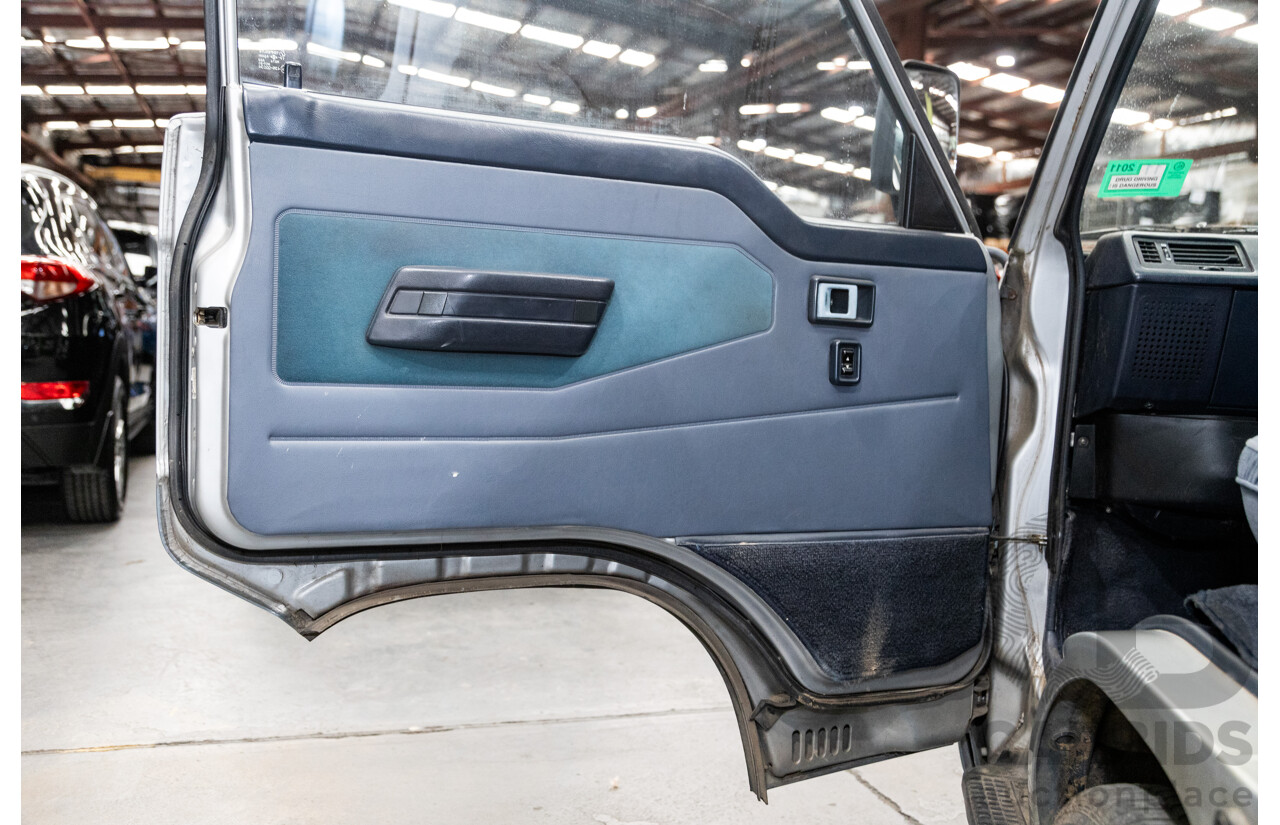 06/2001 Complied (1986) Toyota Hiace Super Custom YH51G 2d Van Silver 2.0L - 8 Seater - Import