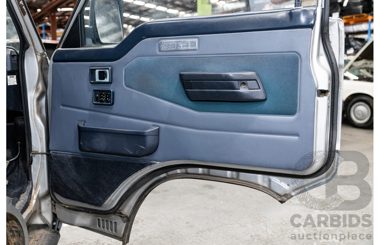 06/2001 Complied (1986) Toyota Hiace Super Custom YH51G 2d Van Silver 2.0L - 8 Seater - Import