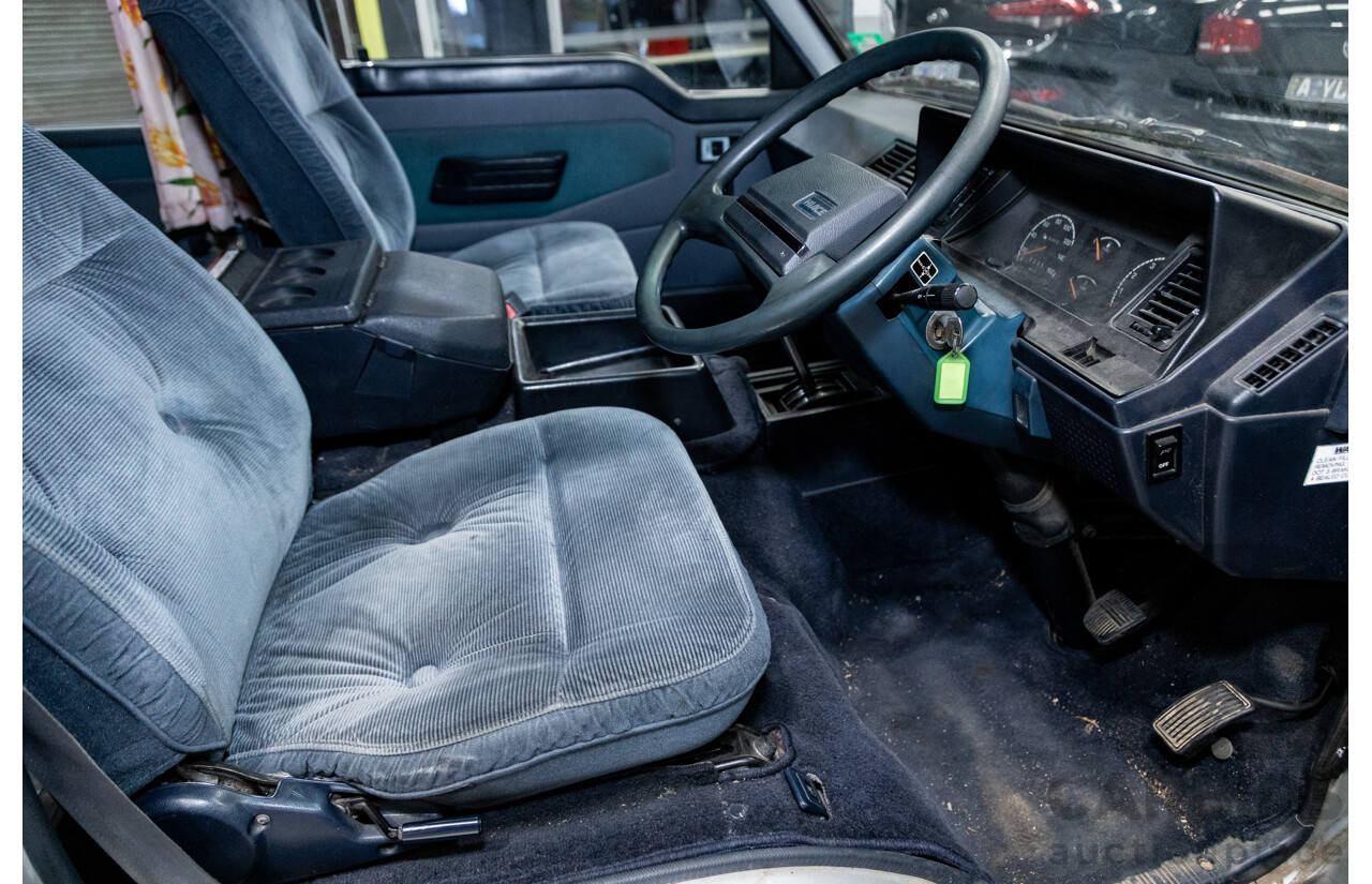 06/2001 Complied (1986) Toyota Hiace Super Custom YH51G 2d Van Silver 2.0L - 8 Seater - Import