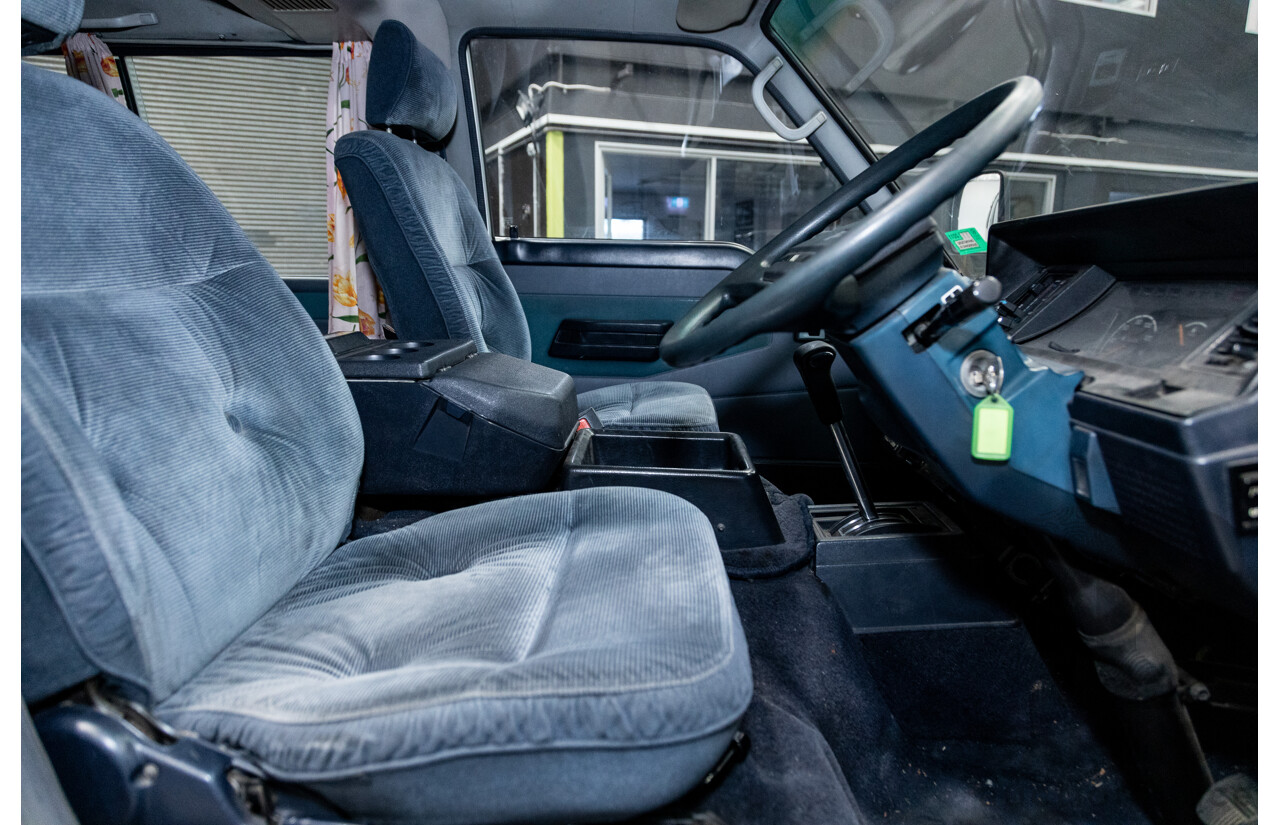 06/2001 Complied (1986) Toyota Hiace Super Custom YH51G 2d Van Silver 2.0L - 8 Seater - Import