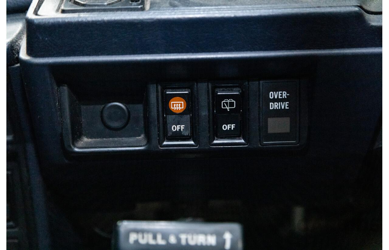 06/2001 Complied (1986) Toyota Hiace Super Custom YH51G 2d Van Silver 2.0L - 8 Seater - Import