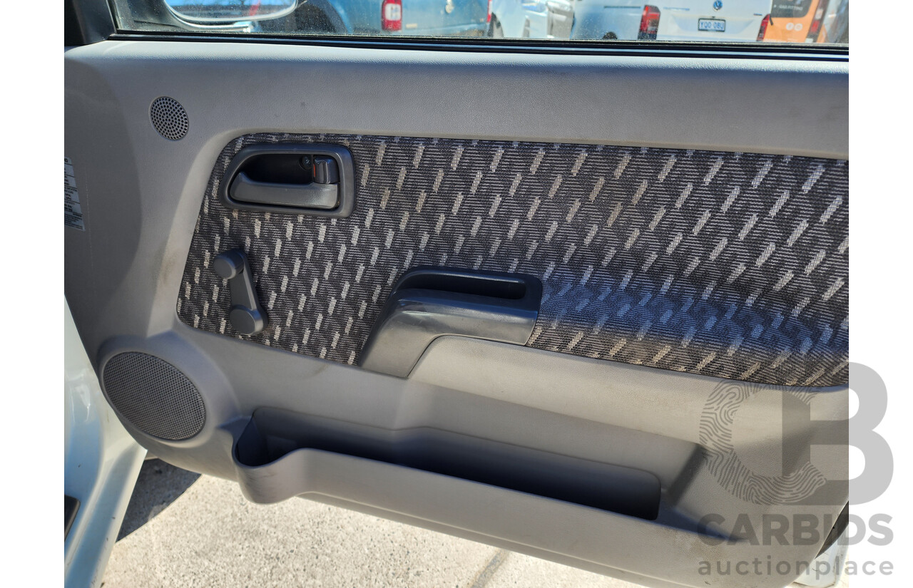 6/2005 Holden Rodeo LX RA C/Chas White 3.5L