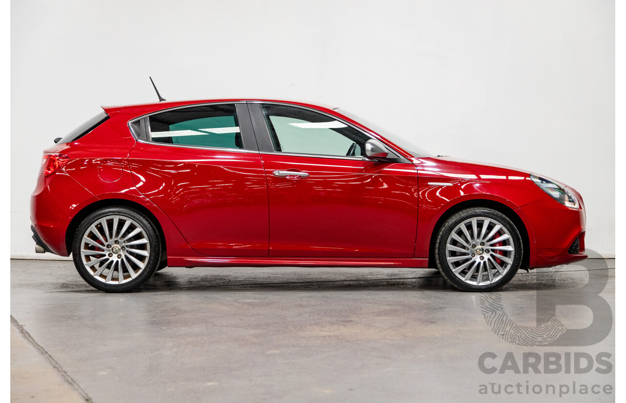 2/2013 Alfa Romeo Giulietta Distinctive Jtd-M 5d Hatchback Alfa Red Turbo Diesel 2.0L