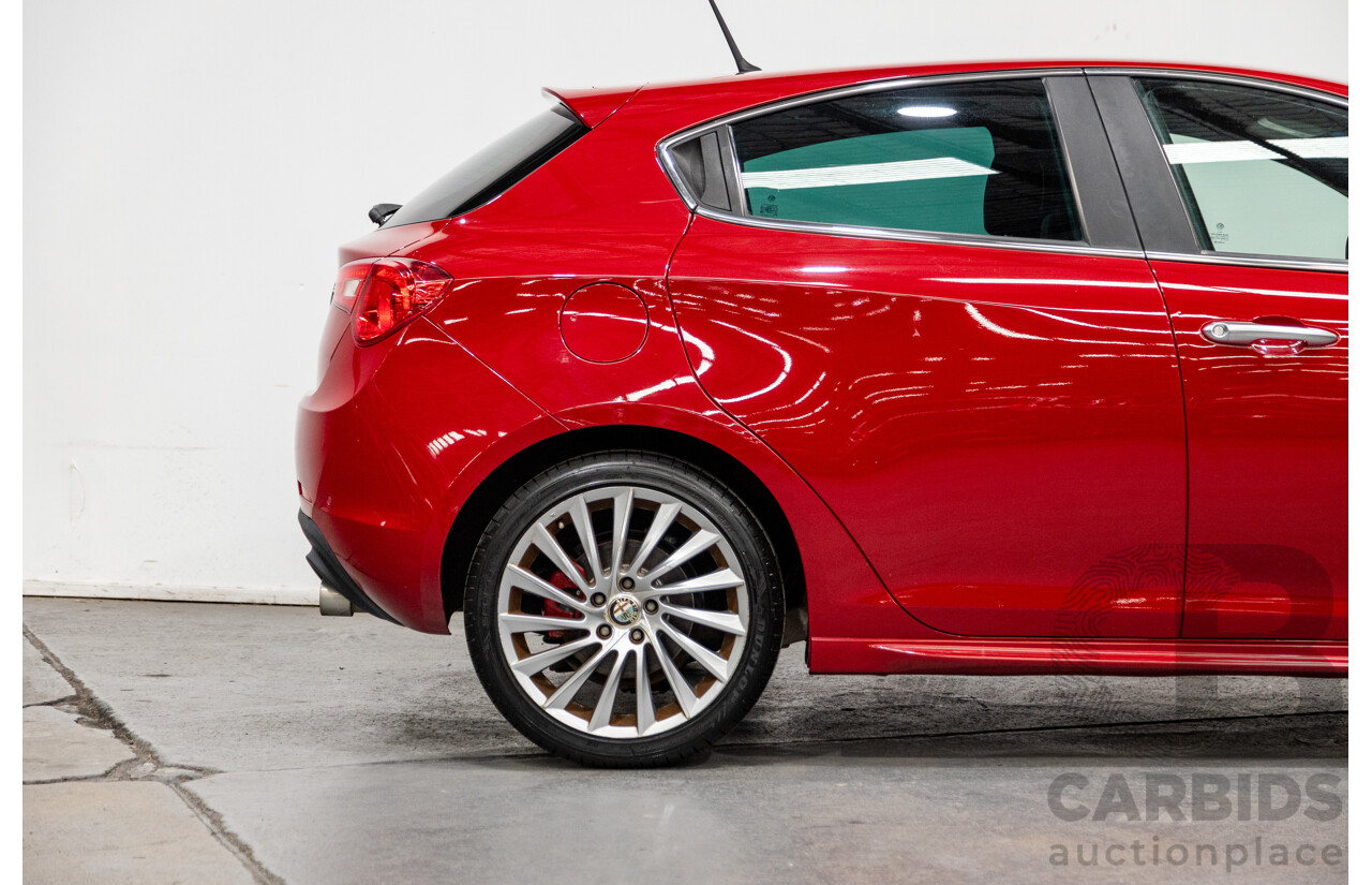 2/2013 Alfa Romeo Giulietta Distinctive Jtd-M 5d Hatchback Alfa Red Turbo Diesel 2.0L