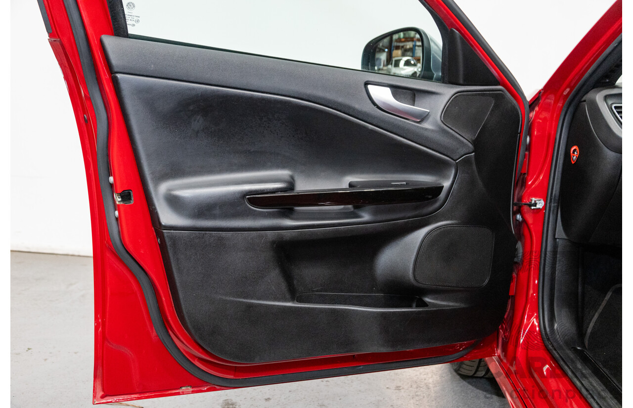 2/2013 Alfa Romeo Giulietta Distinctive Jtd-M 5d Hatchback Alfa Red Turbo Diesel 2.0L