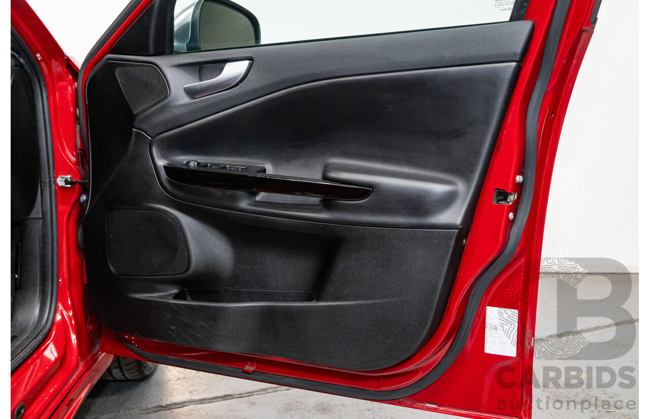 2/2013 Alfa Romeo Giulietta Distinctive Jtd-M 5d Hatchback Alfa Red Turbo Diesel 2.0L