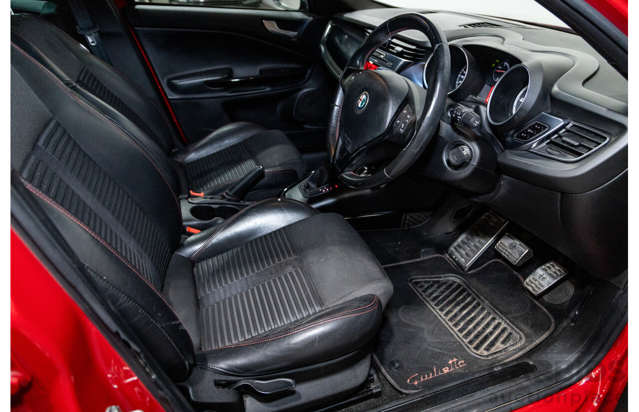 2/2013 Alfa Romeo Giulietta Distinctive Jtd-M 5d Hatchback Alfa Red Turbo Diesel 2.0L