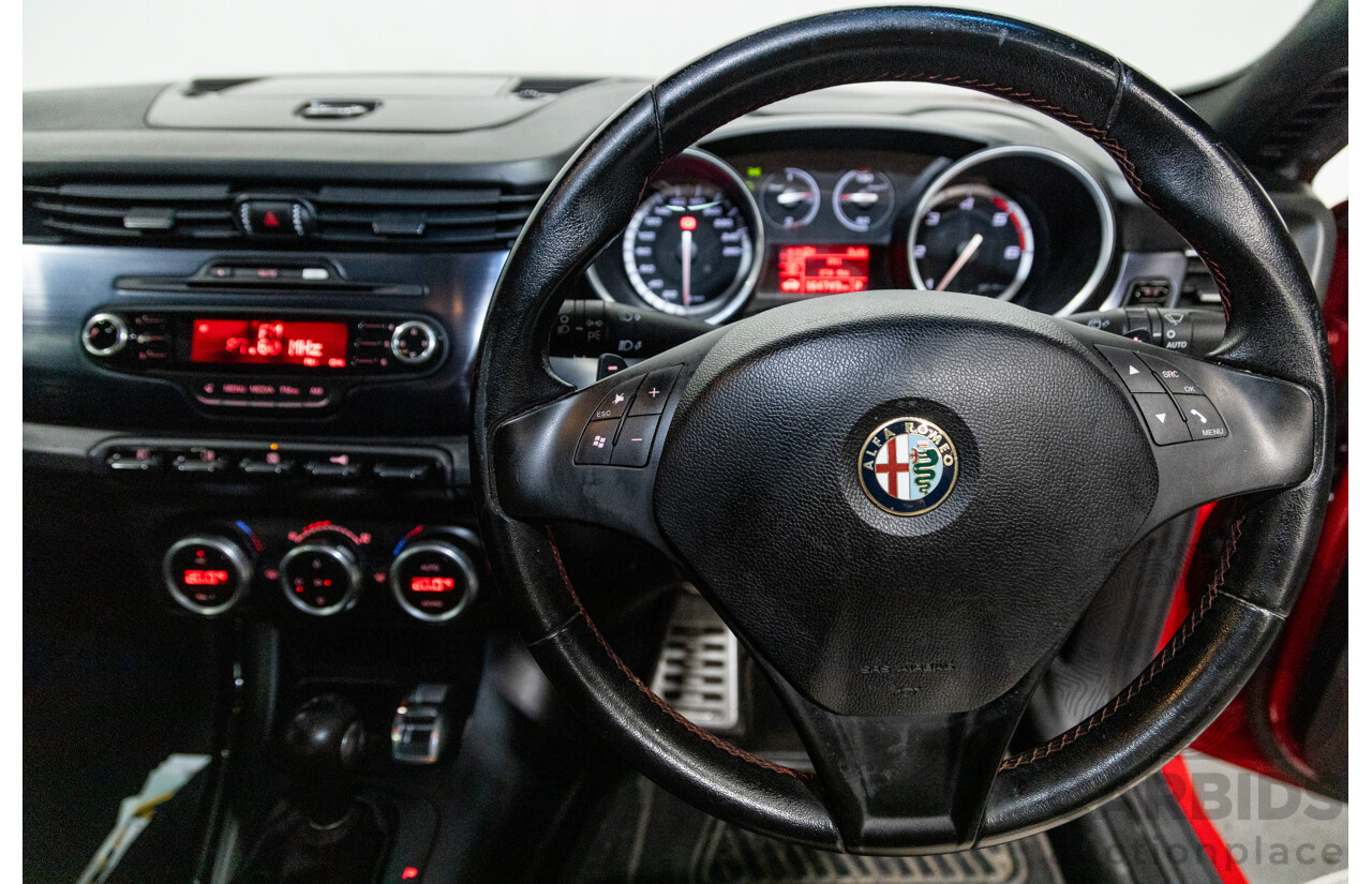 2/2013 Alfa Romeo Giulietta Distinctive Jtd-M 5d Hatchback Alfa Red Turbo Diesel 2.0L