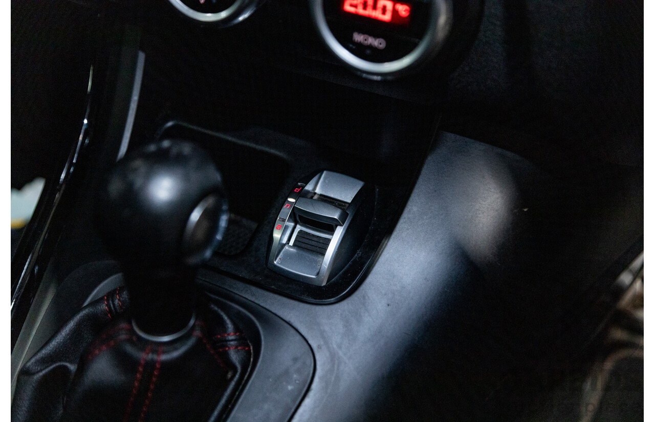 2/2013 Alfa Romeo Giulietta Distinctive Jtd-M 5d Hatchback Alfa Red Turbo Diesel 2.0L