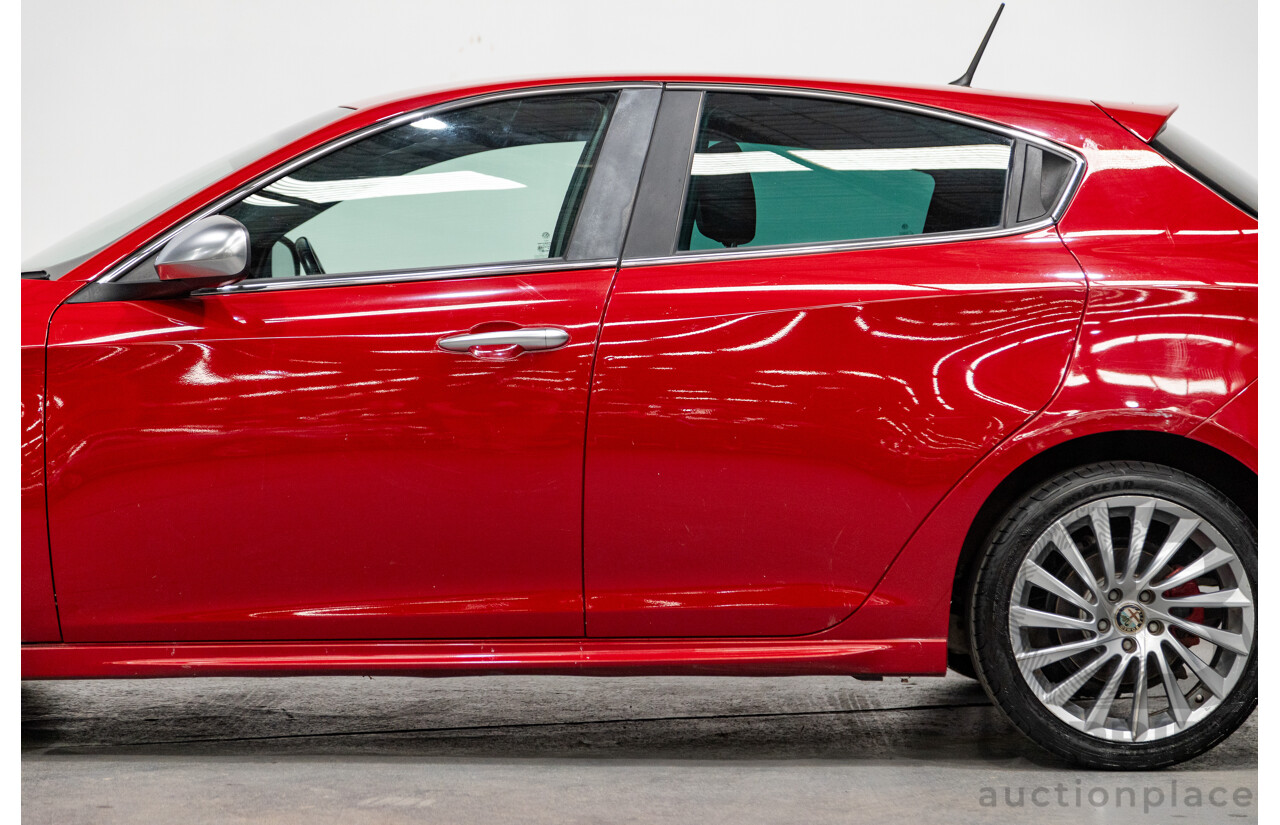 2/2013 Alfa Romeo Giulietta Distinctive Jtd-M 5d Hatchback Alfa Red Turbo Diesel 2.0L