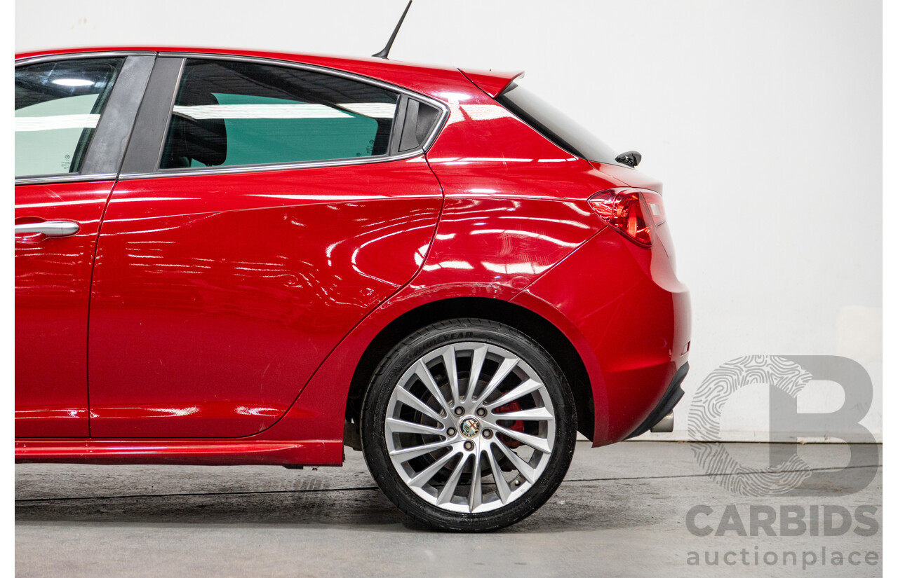 2/2013 Alfa Romeo Giulietta Distinctive Jtd-M 5d Hatchback Alfa Red Turbo Diesel 2.0L