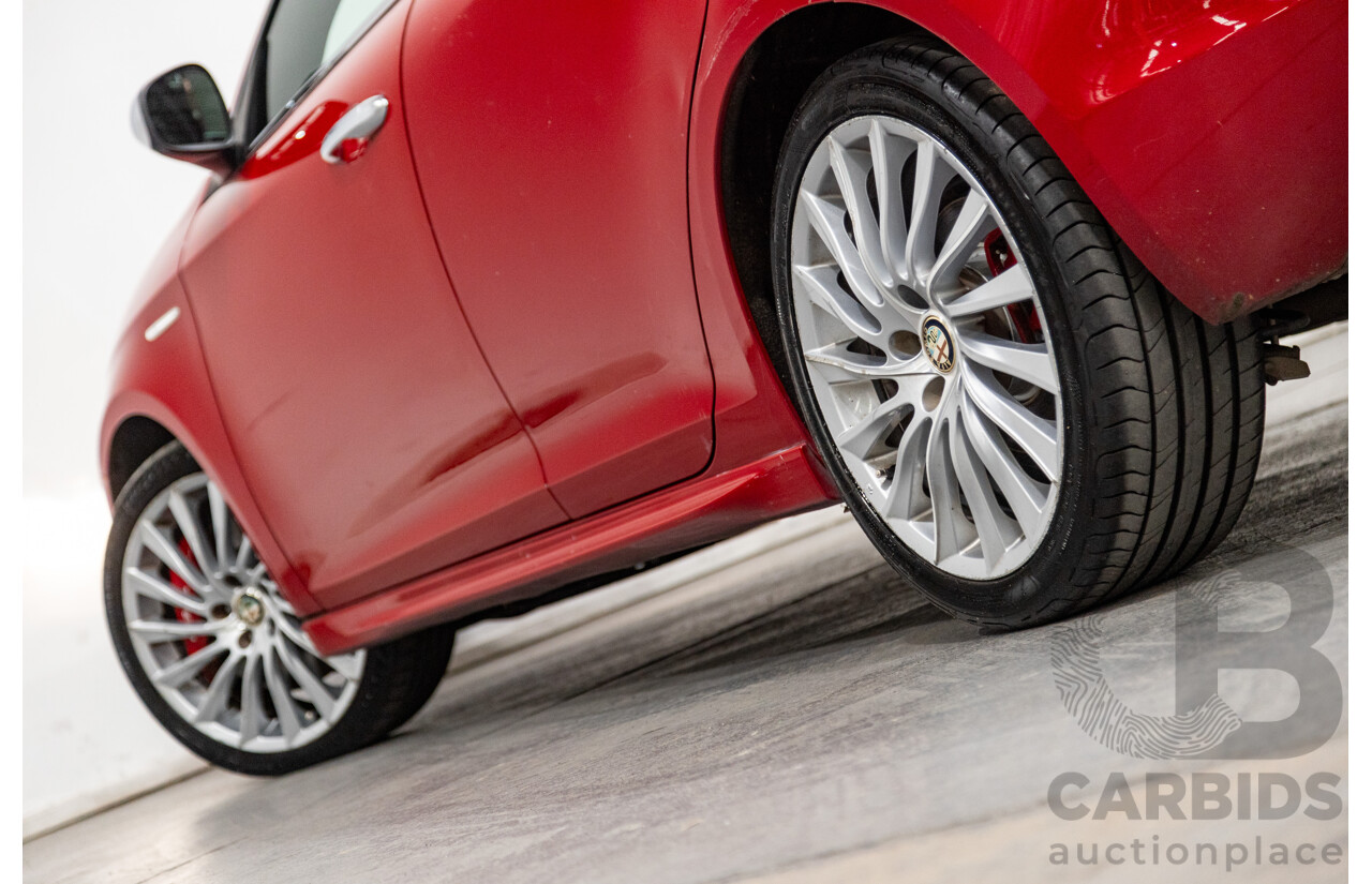 2/2013 Alfa Romeo Giulietta Distinctive Jtd-M 5d Hatchback Alfa Red Turbo Diesel 2.0L