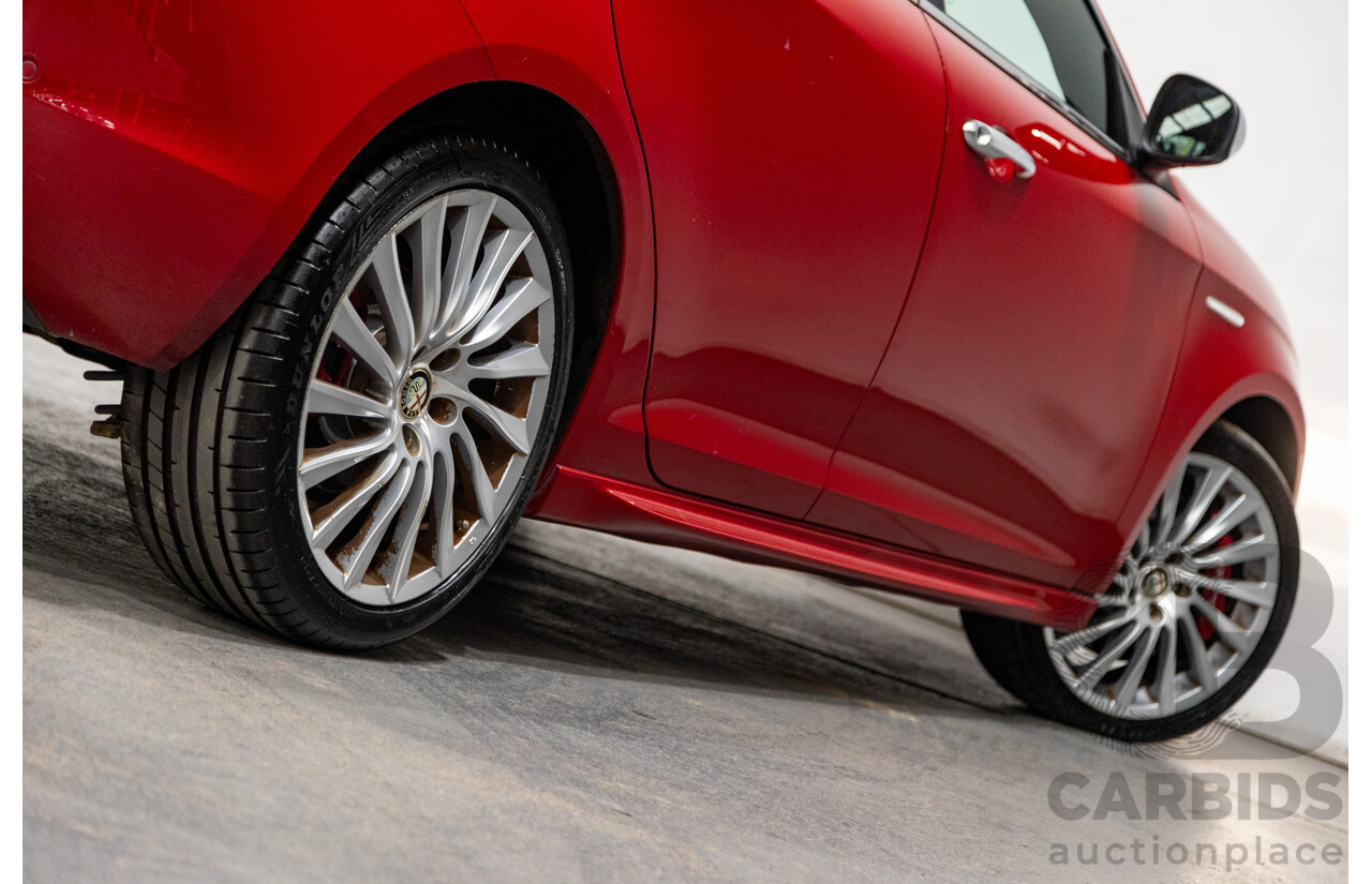 2/2013 Alfa Romeo Giulietta Distinctive Jtd-M 5d Hatchback Alfa Red Turbo Diesel 2.0L