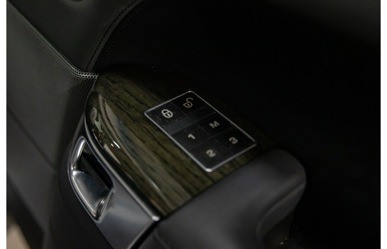 8/2014 Range Rover Range Rover Sport 3.0 SDV6 HSE LW 4d Wagon Fuji White Turbo Diesel V6 3.0L