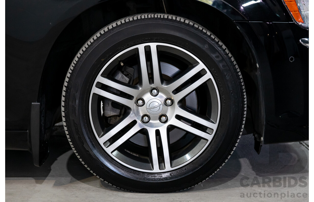 10/2013 Chrysler 300 C Luxury MY12 4d Sedan Blackberry Pearl V6 3.6L