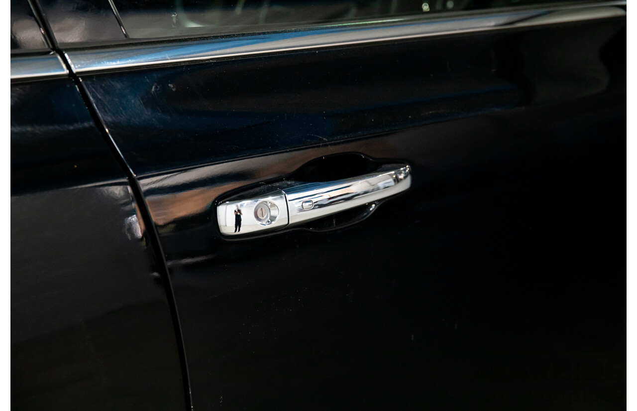 10/2013 Chrysler 300 C Luxury MY12 4d Sedan Blackberry Pearl V6 3.6L