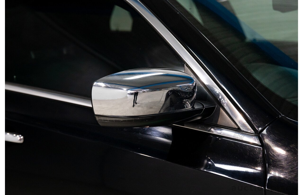 10/2013 Chrysler 300 C Luxury MY12 4d Sedan Blackberry Pearl V6 3.6L