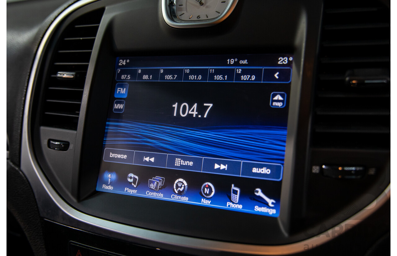 10/2013 Chrysler 300 C Luxury MY12 4d Sedan Blackberry Pearl V6 3.6L