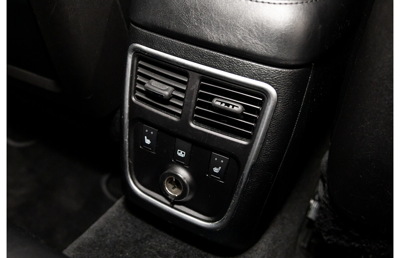 10/2013 Chrysler 300 C Luxury MY12 4d Sedan Blackberry Pearl V6 3.6L