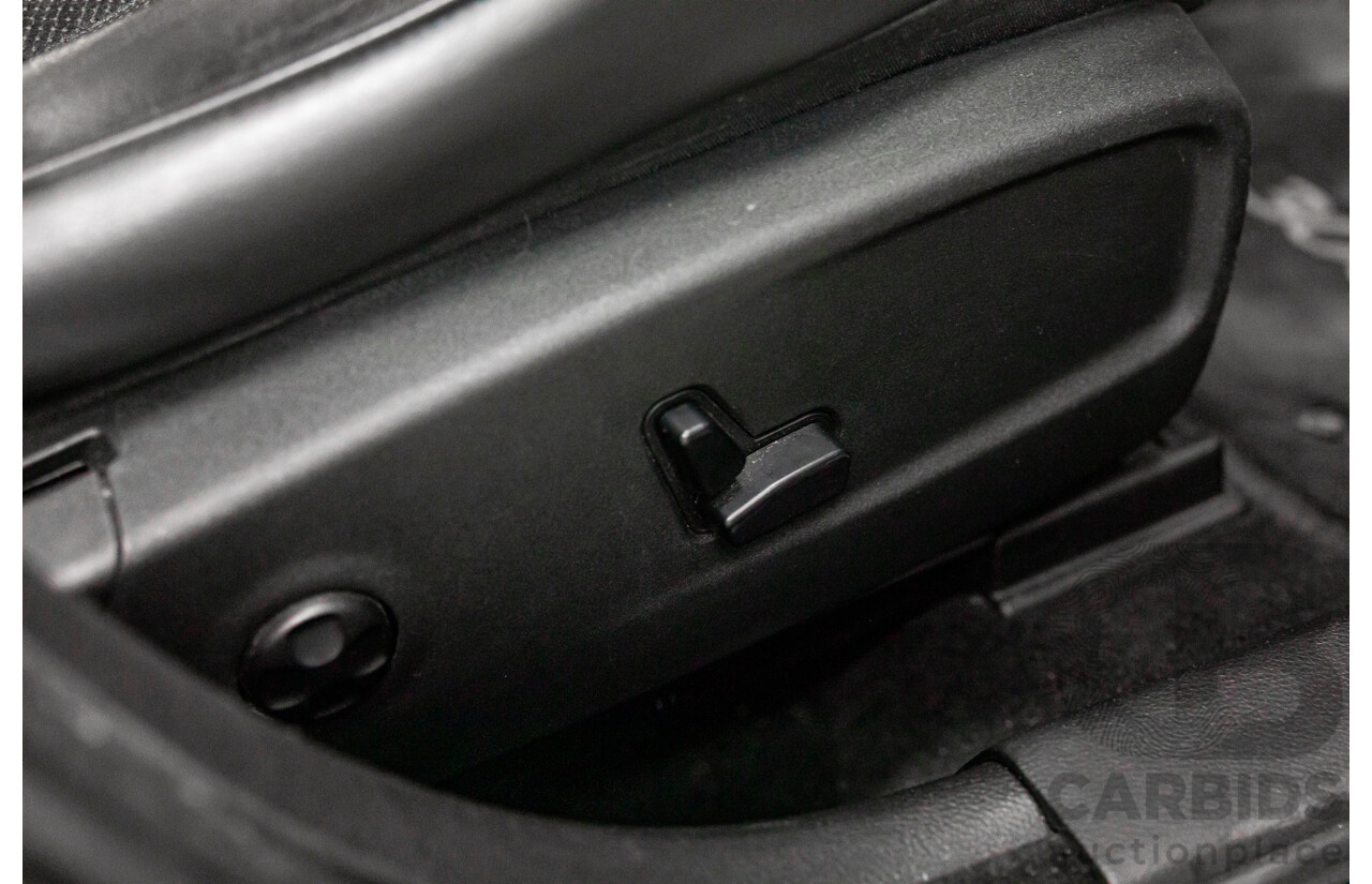 10/2013 Chrysler 300 C Luxury MY12 4d Sedan Blackberry Pearl V6 3.6L