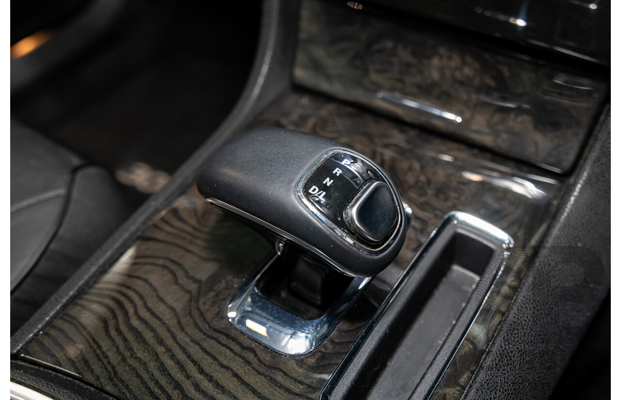 10/2013 Chrysler 300 C Luxury MY12 4d Sedan Blackberry Pearl V6 3.6L