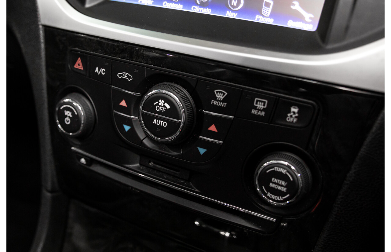 10/2013 Chrysler 300 C Luxury MY12 4d Sedan Blackberry Pearl V6 3.6L