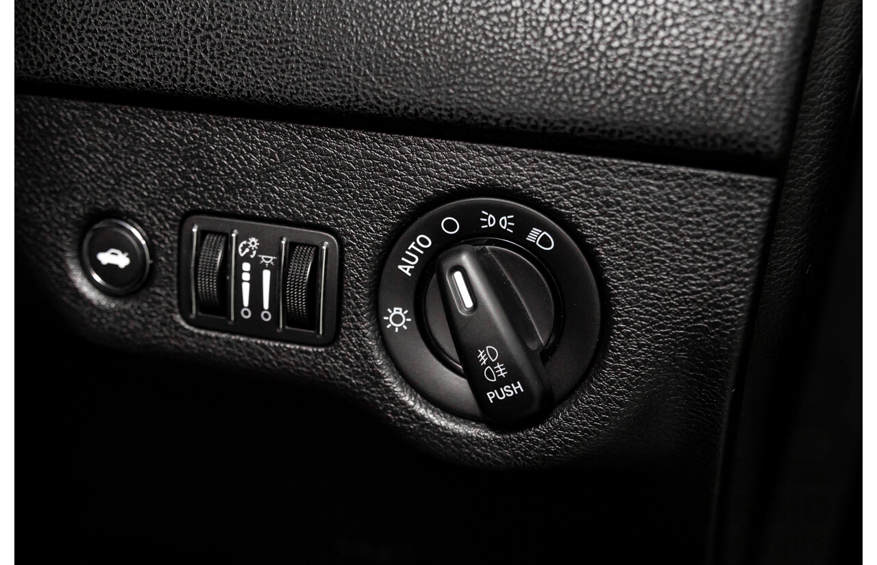 10/2013 Chrysler 300 C Luxury MY12 4d Sedan Blackberry Pearl V6 3.6L