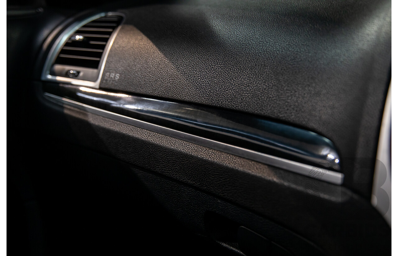 10/2013 Chrysler 300 C Luxury MY12 4d Sedan Blackberry Pearl V6 3.6L