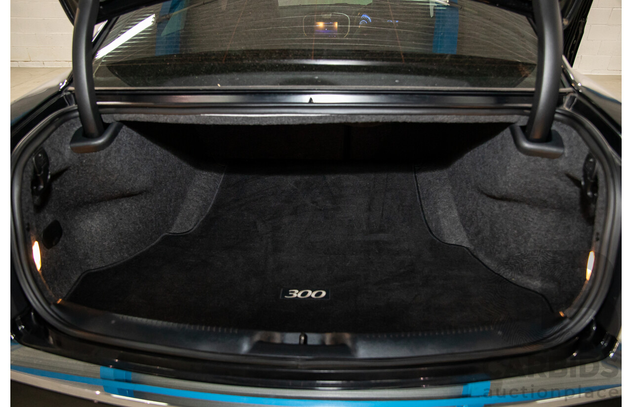 10/2013 Chrysler 300 C Luxury MY12 4d Sedan Blackberry Pearl V6 3.6L