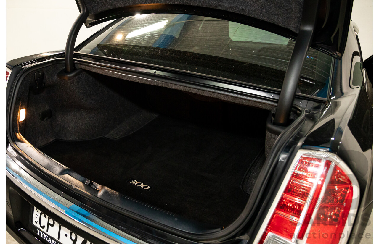 10/2013 Chrysler 300 C Luxury MY12 4d Sedan Blackberry Pearl V6 3.6L