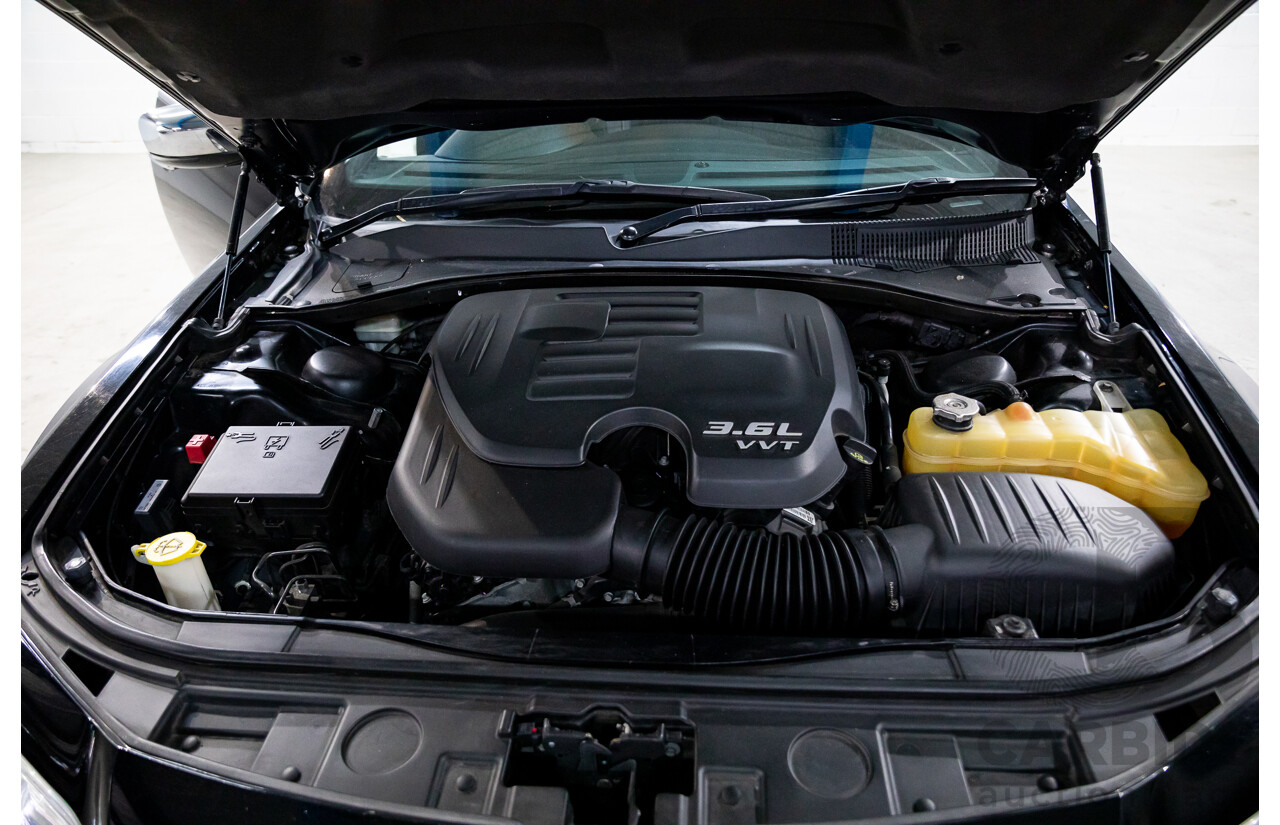 10/2013 Chrysler 300 C Luxury MY12 4d Sedan Blackberry Pearl V6 3.6L