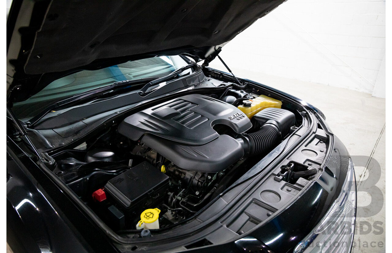 10/2013 Chrysler 300 C Luxury MY12 4d Sedan Blackberry Pearl V6 3.6L