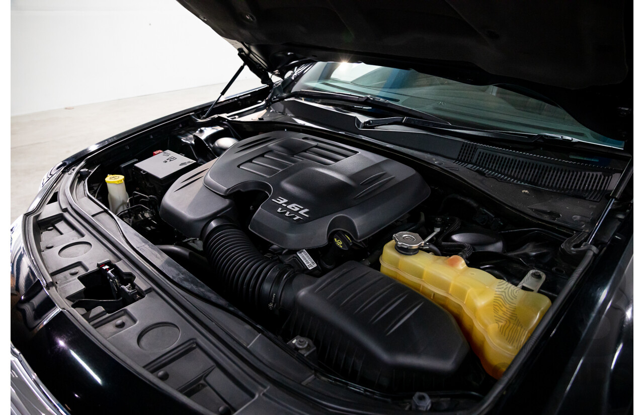 10/2013 Chrysler 300 C Luxury MY12 4d Sedan Blackberry Pearl V6 3.6L