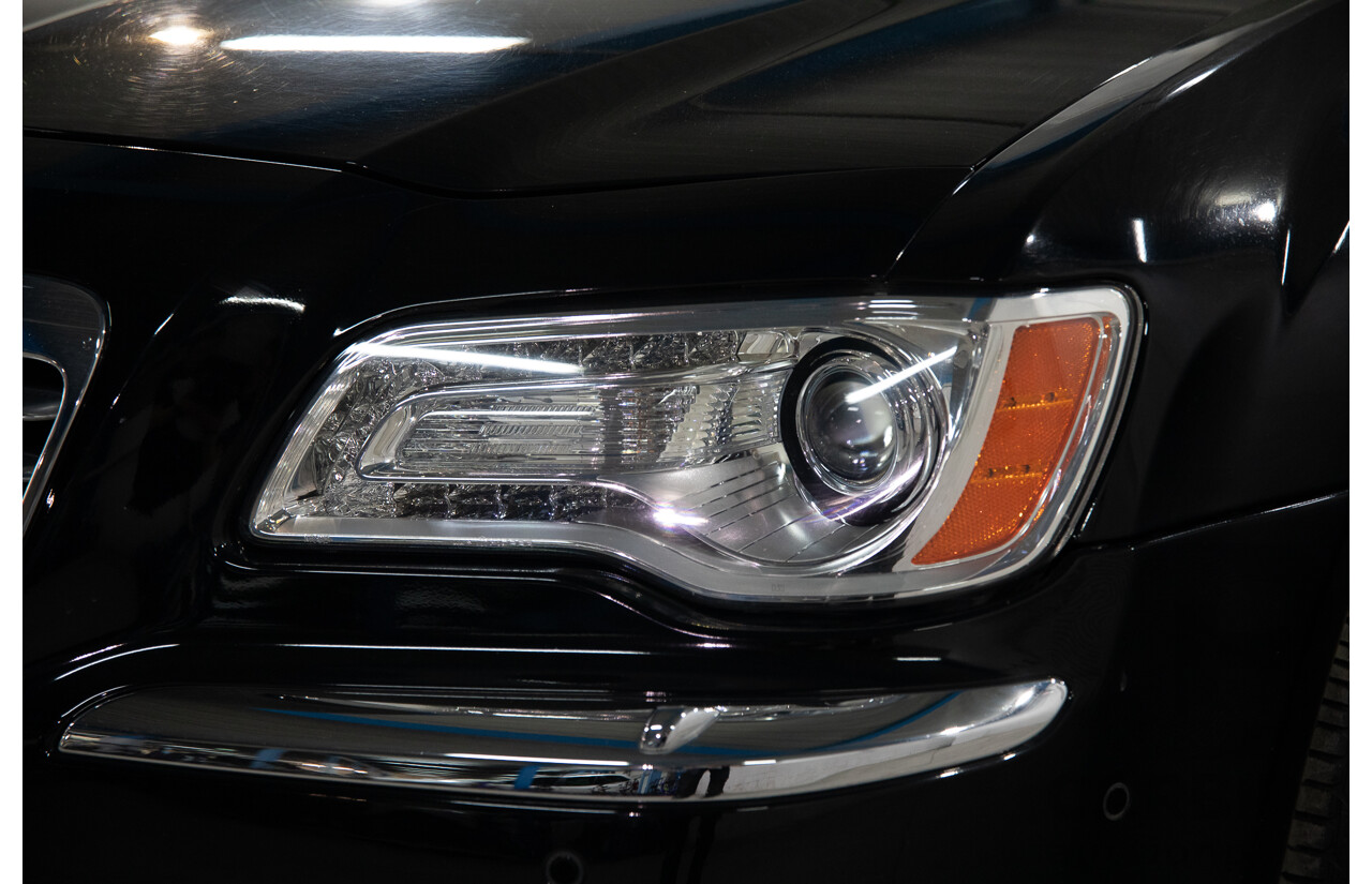 10/2013 Chrysler 300 C Luxury MY12 4d Sedan Blackberry Pearl V6 3.6L