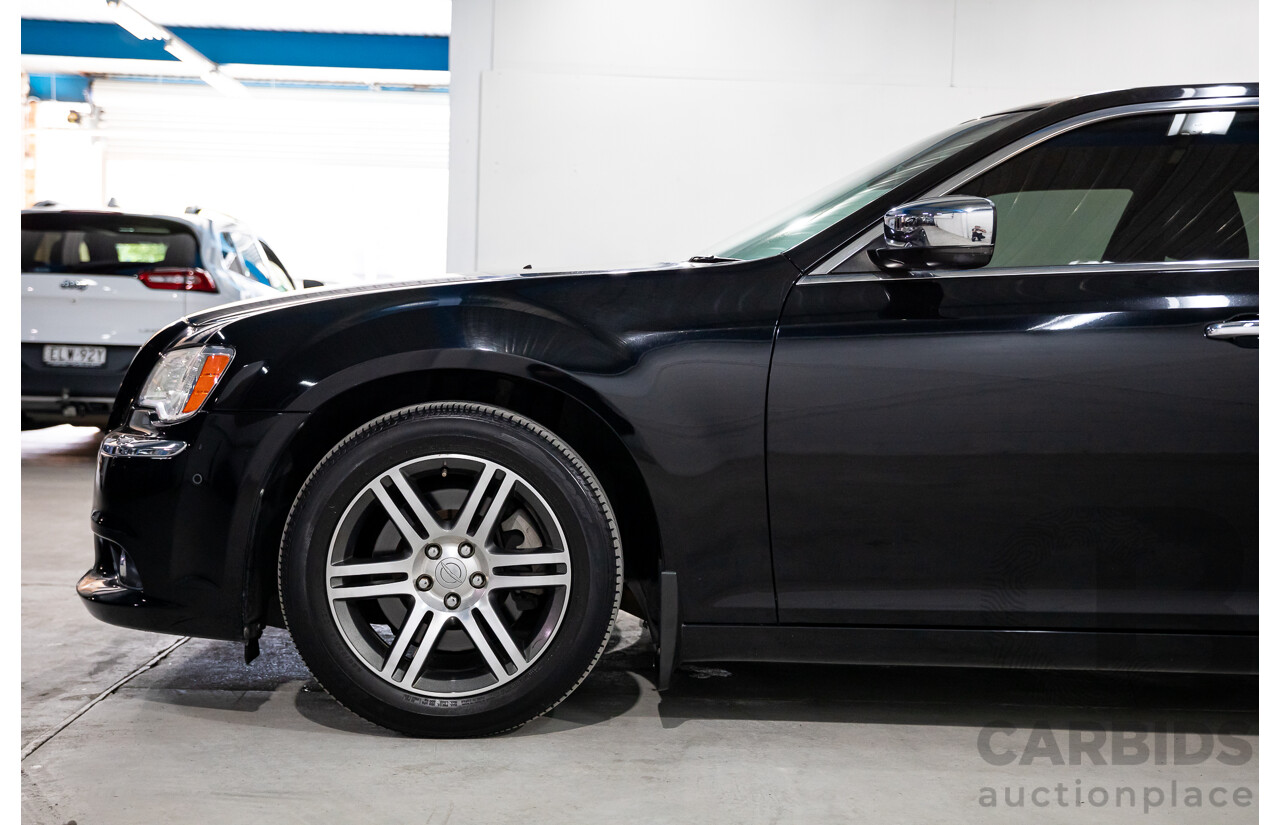 10/2013 Chrysler 300 C Luxury MY12 4d Sedan Blackberry Pearl V6 3.6L
