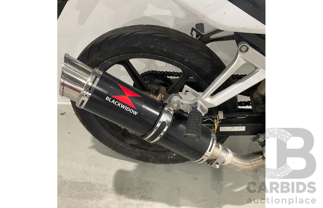 Honda CBR125R Motorbike 125cc  	