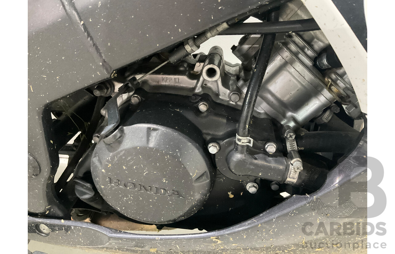 Honda CBR125R Motorbike 125cc  	