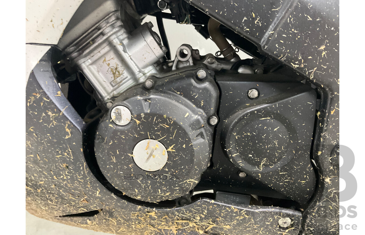 Honda CBR125R Motorbike 125cc  	