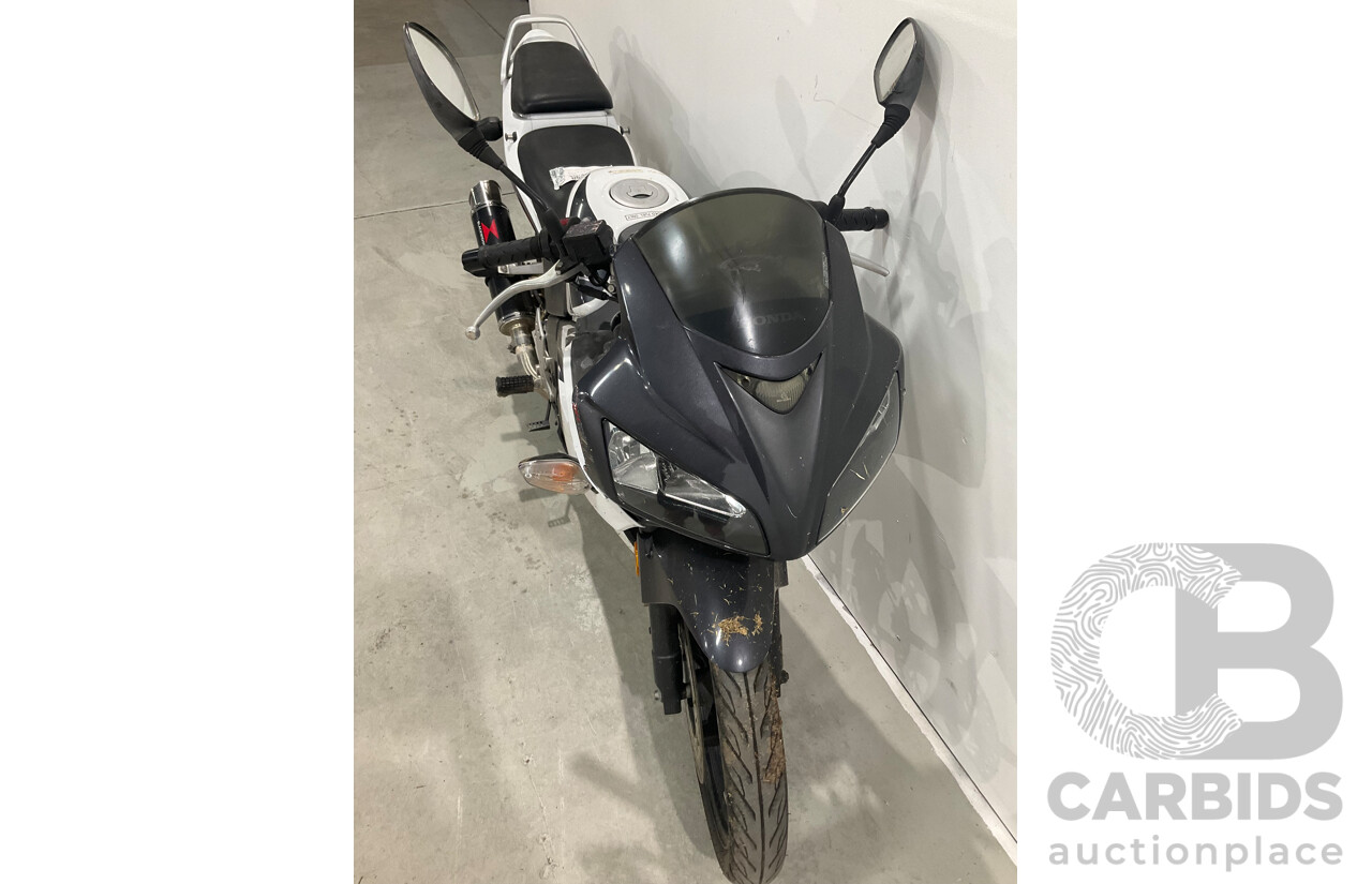 Honda CBR125R Motorbike 125cc  	