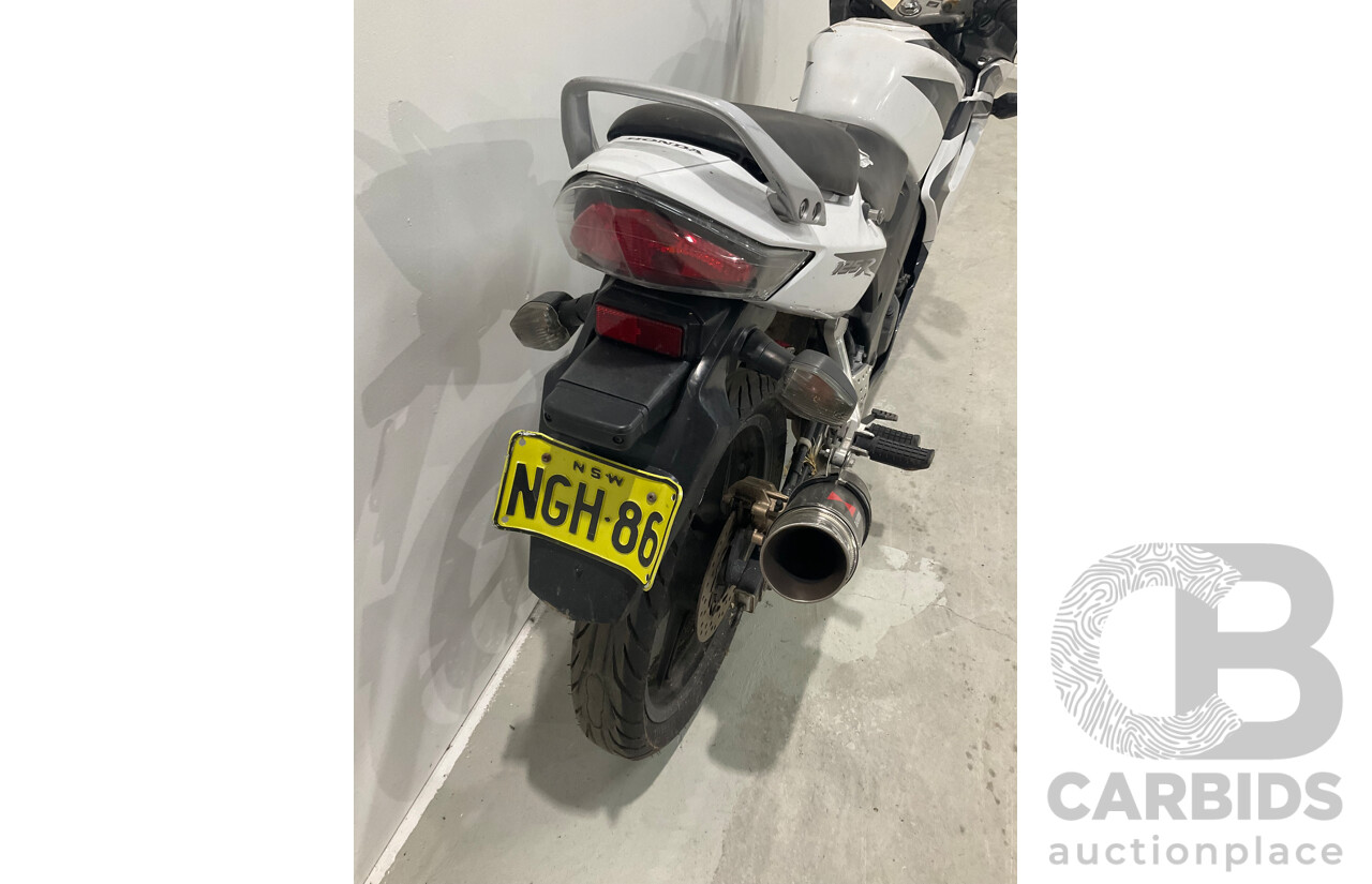 Honda CBR125R Motorbike 125cc  	