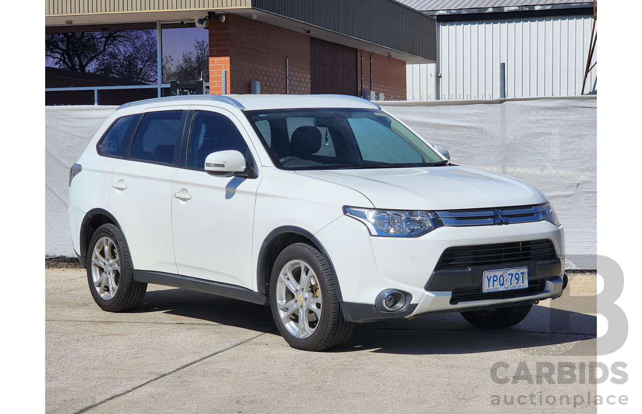 10/2014 Mitsubishi Outlander LS (4x4) ZJ MY14.5 4d Wagon White 2.3L
