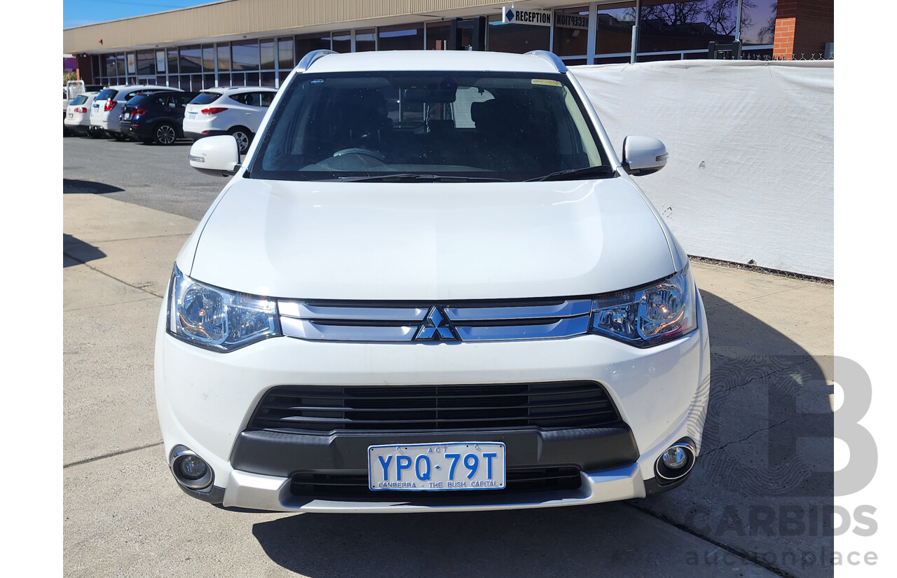 10/2014 Mitsubishi Outlander LS (4x4) ZJ MY14.5 4d Wagon White 2.3L